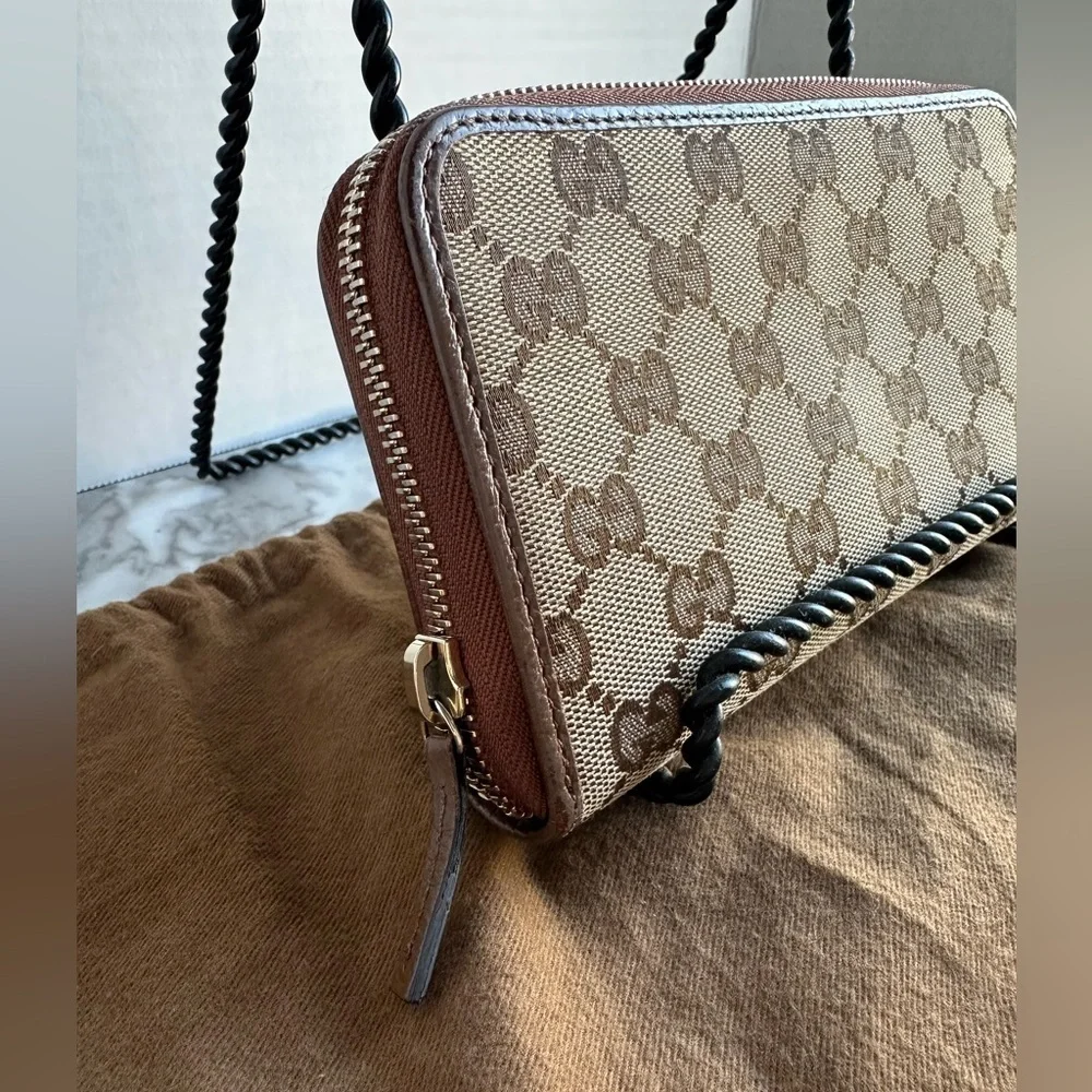 Authentic Gucci GG Supreme canvas zippy wallet w/COA - Picture 12 of 13